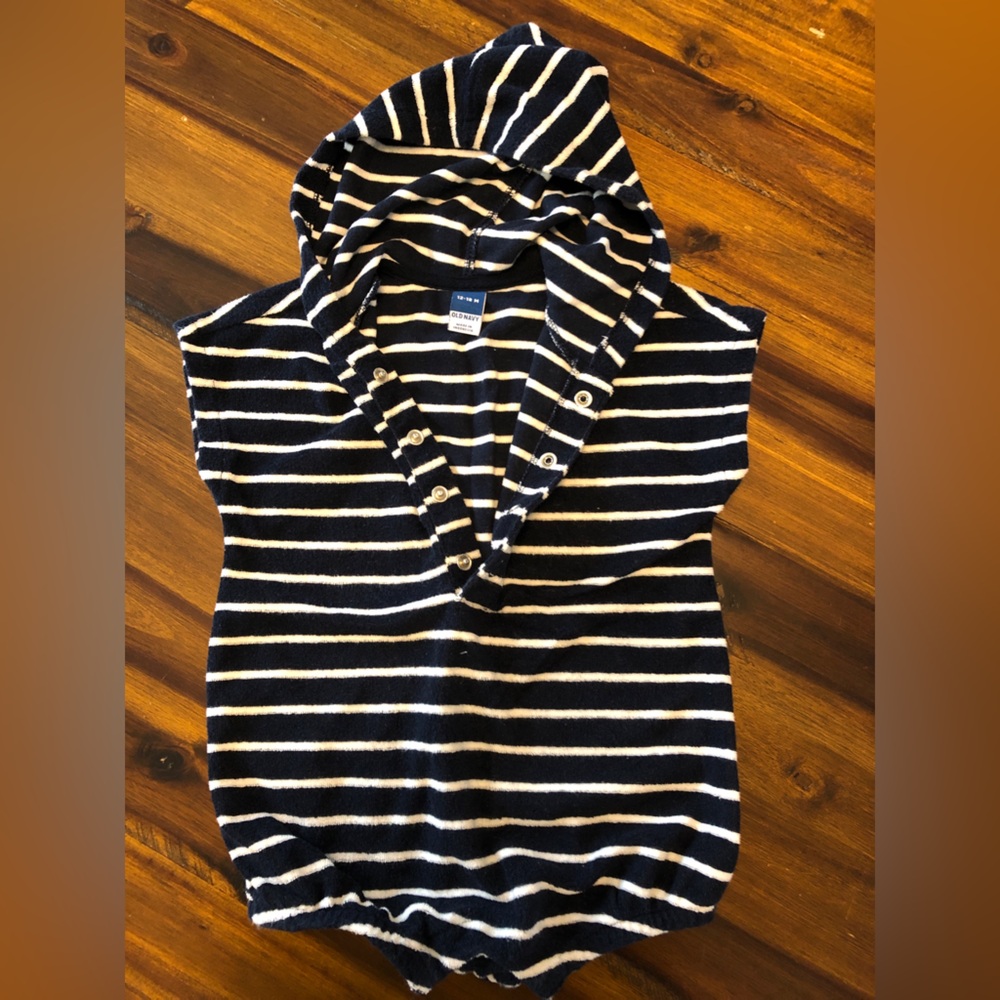 ❄️ 3/$25 12-18 month hooded swimsuit cover onesie